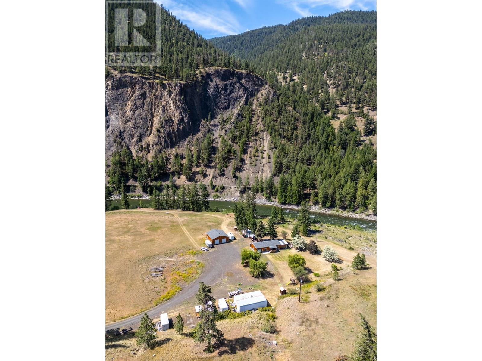 6097 Highway 3, Hedley