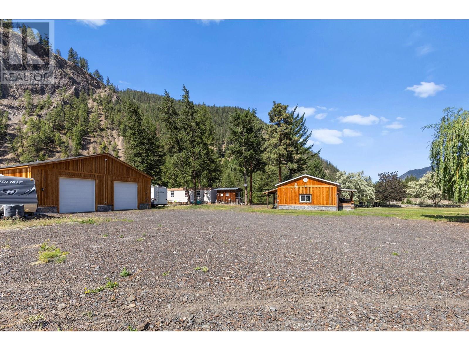 6097 Highway 3, Hedley