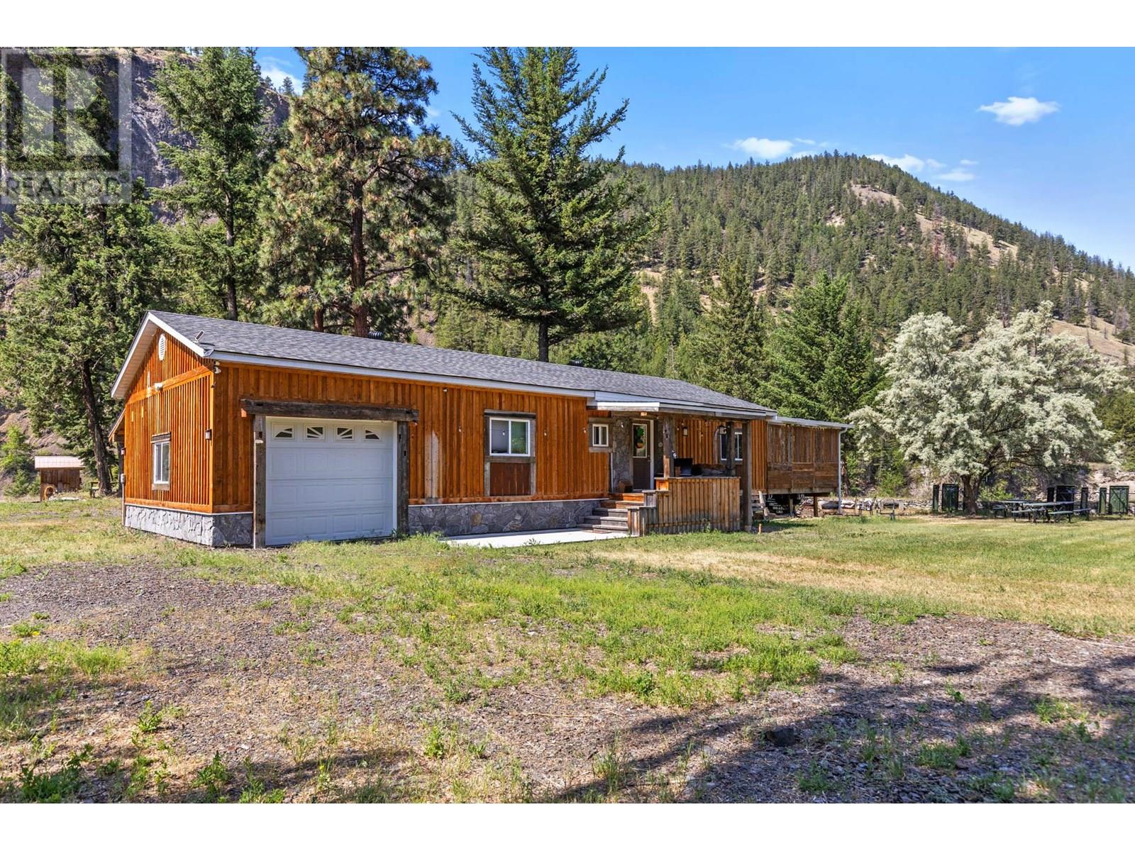 6097 Highway 3, Hedley