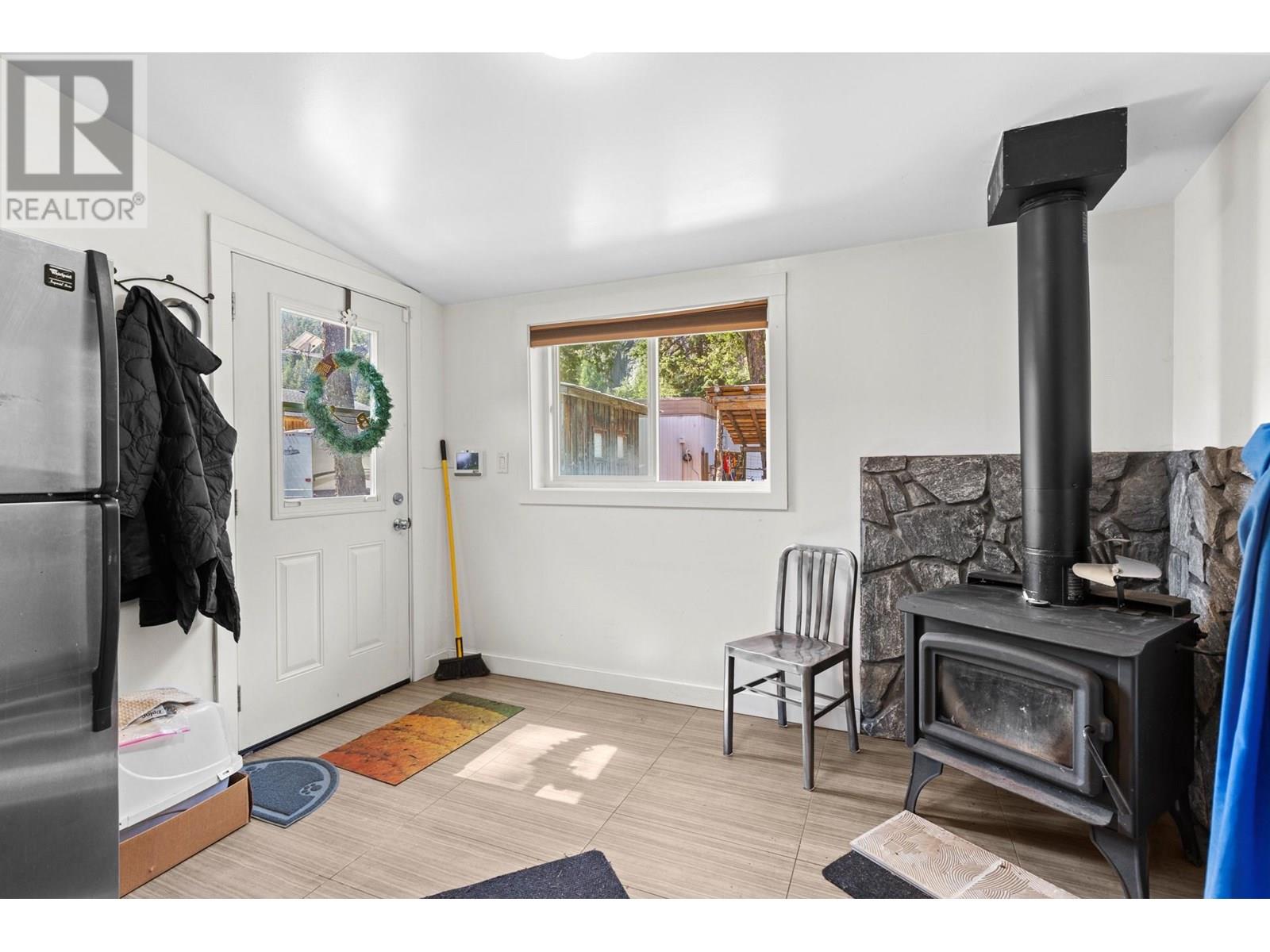 6097 Highway 3, Hedley