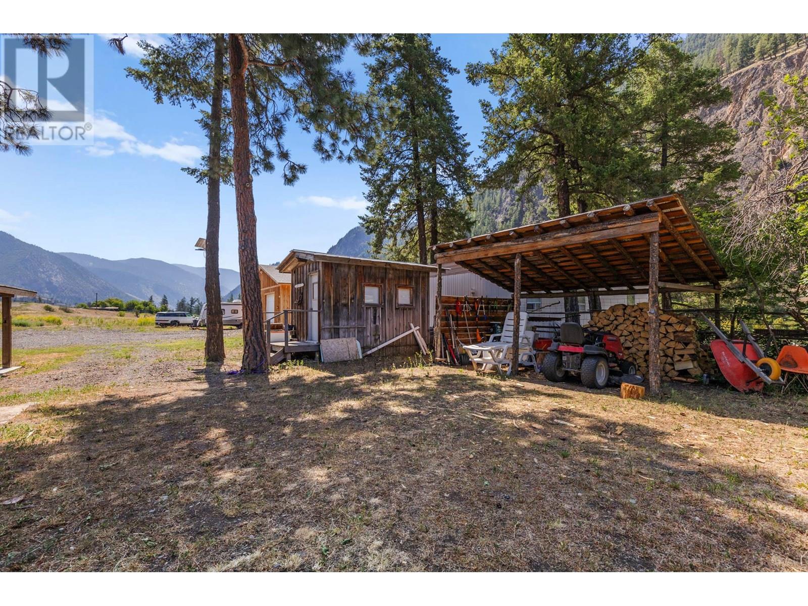 6097 Highway 3, Hedley