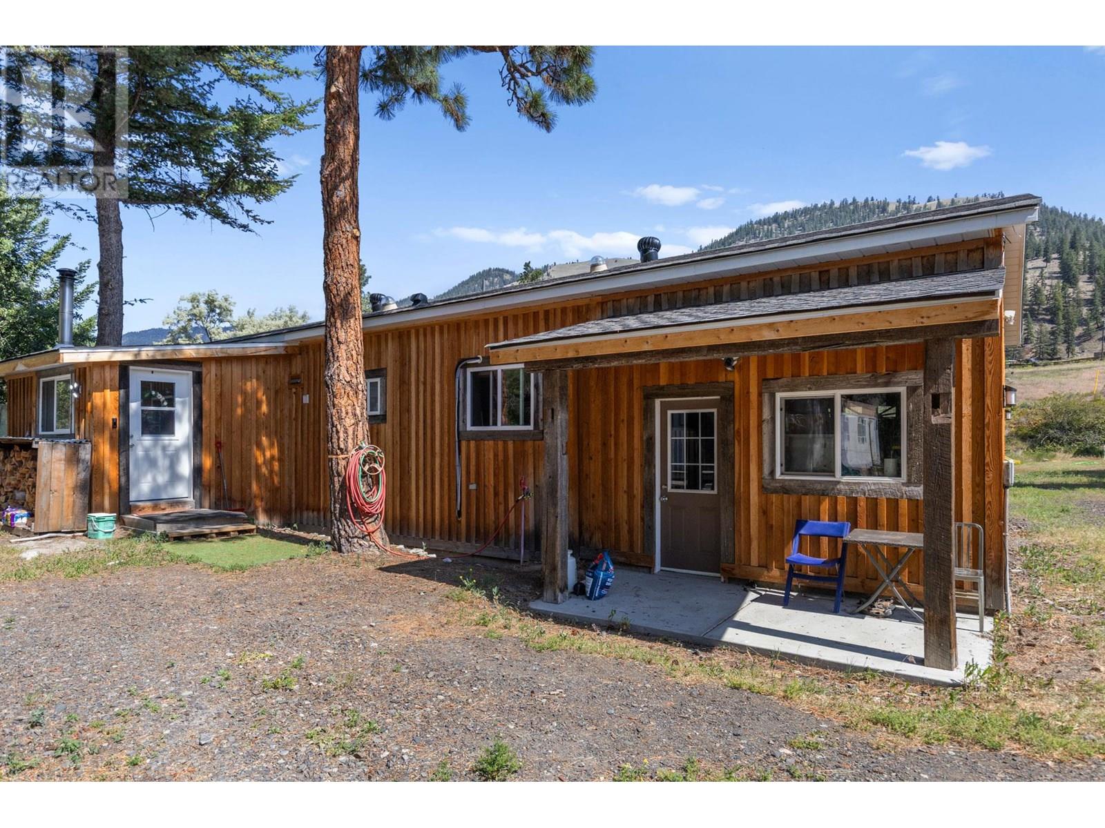 6097 Highway 3, Hedley