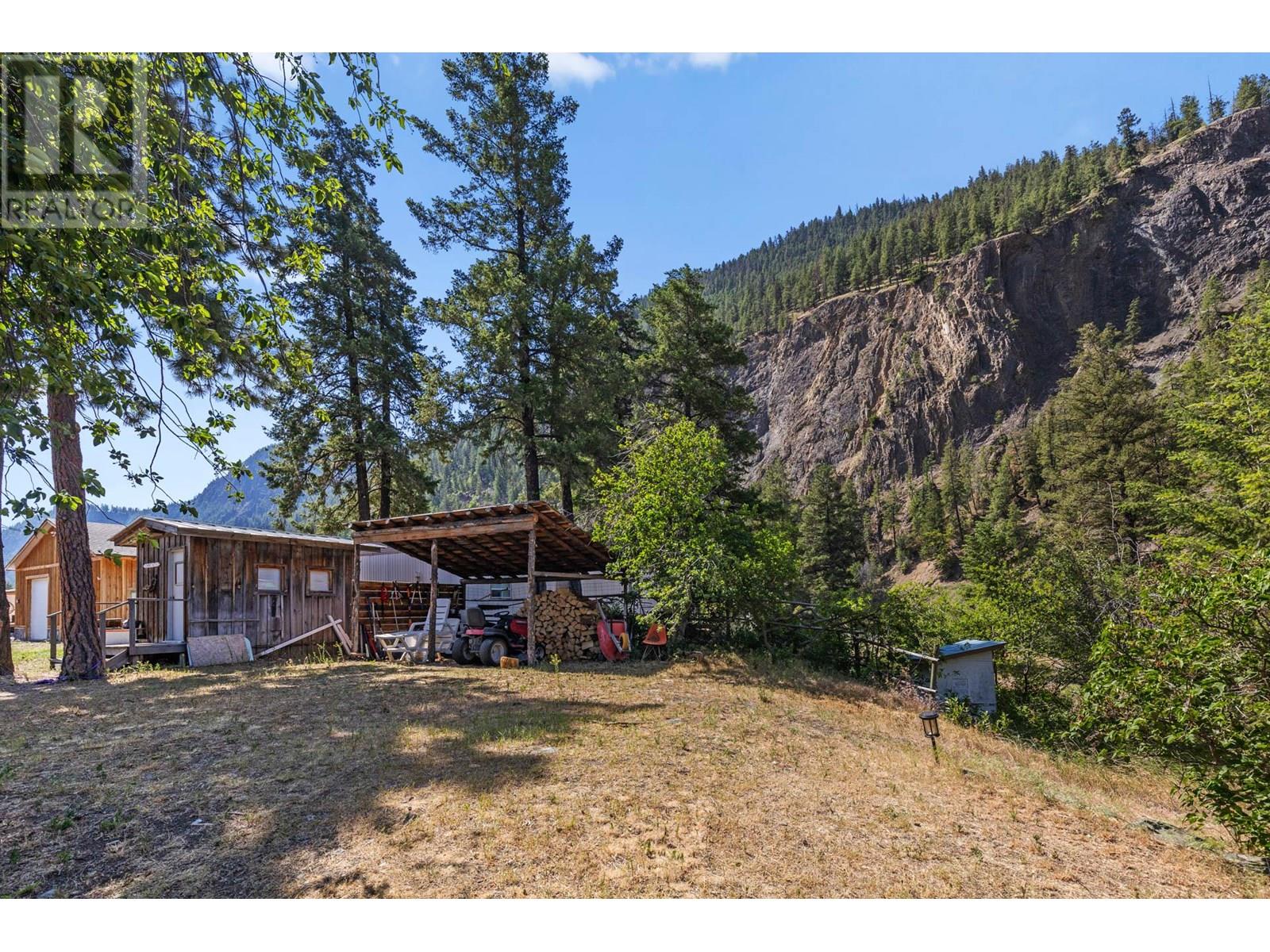 6097 Highway 3, Hedley