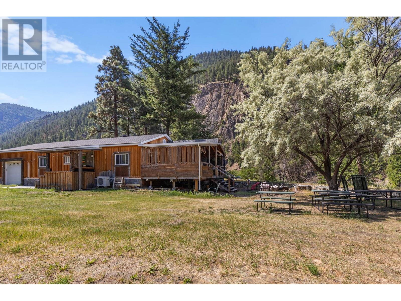 6097 Highway 3, Hedley