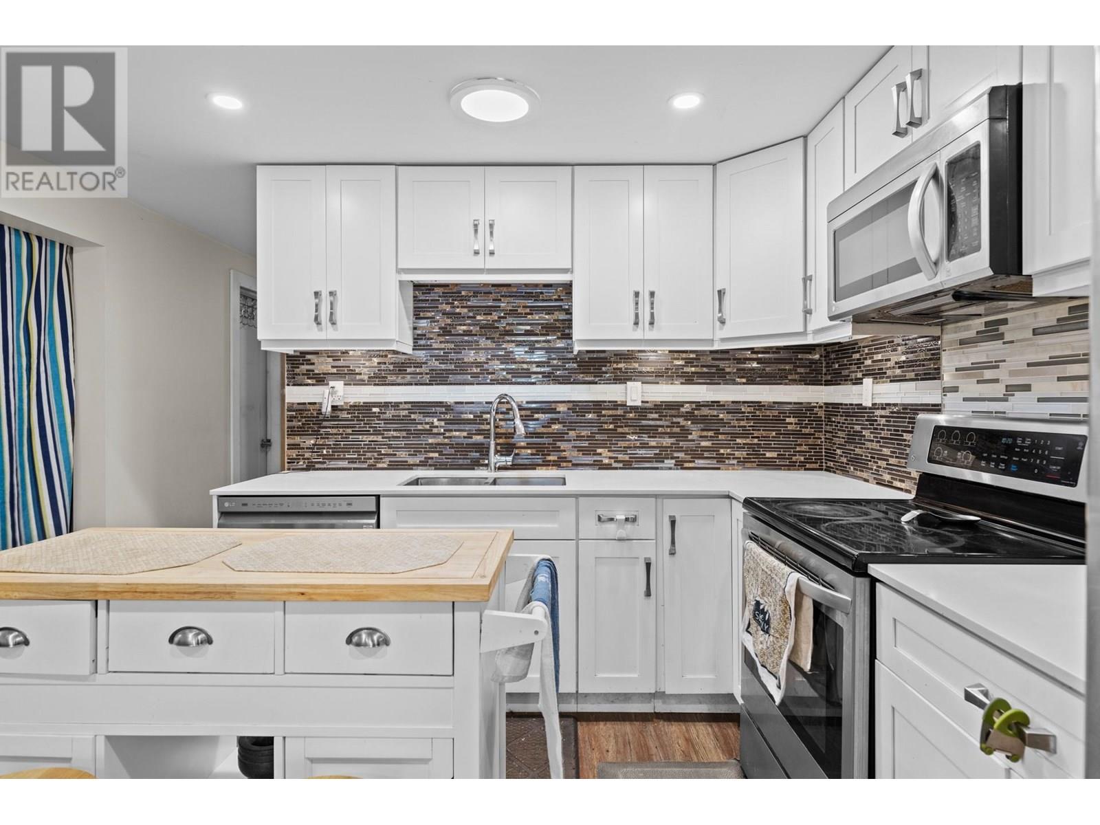 6097 Highway 3, Hedley