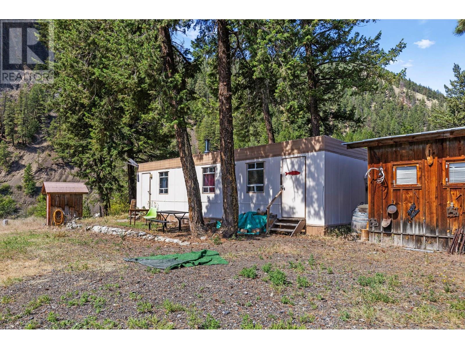 6097 Highway 3, Hedley