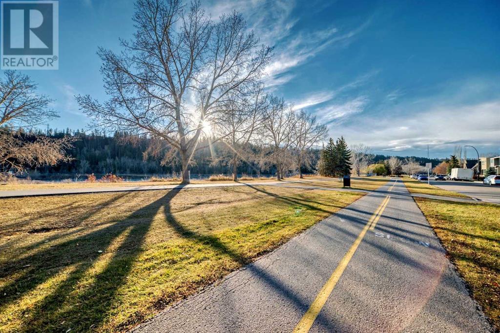 Photo 6 of 201 3412 Parkdale Boulevard Nw, Calgary AB