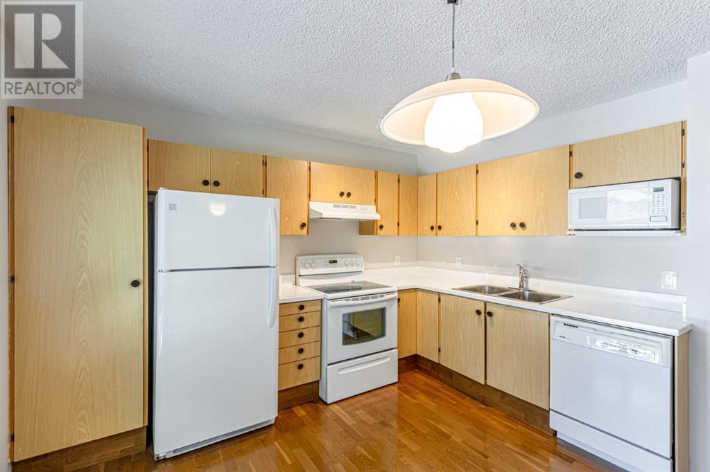 Single Family House for Sale in    Avenue SW Glamorgan Calgary 