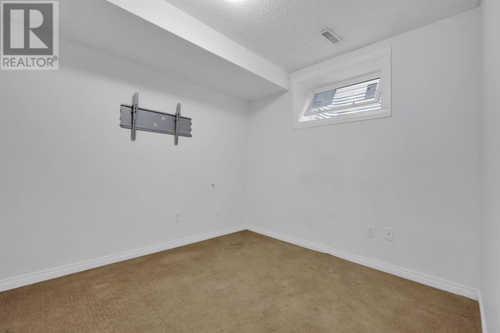 Single Family House for Sale in  Taracove Estate Drive NE Taradale Calgary 