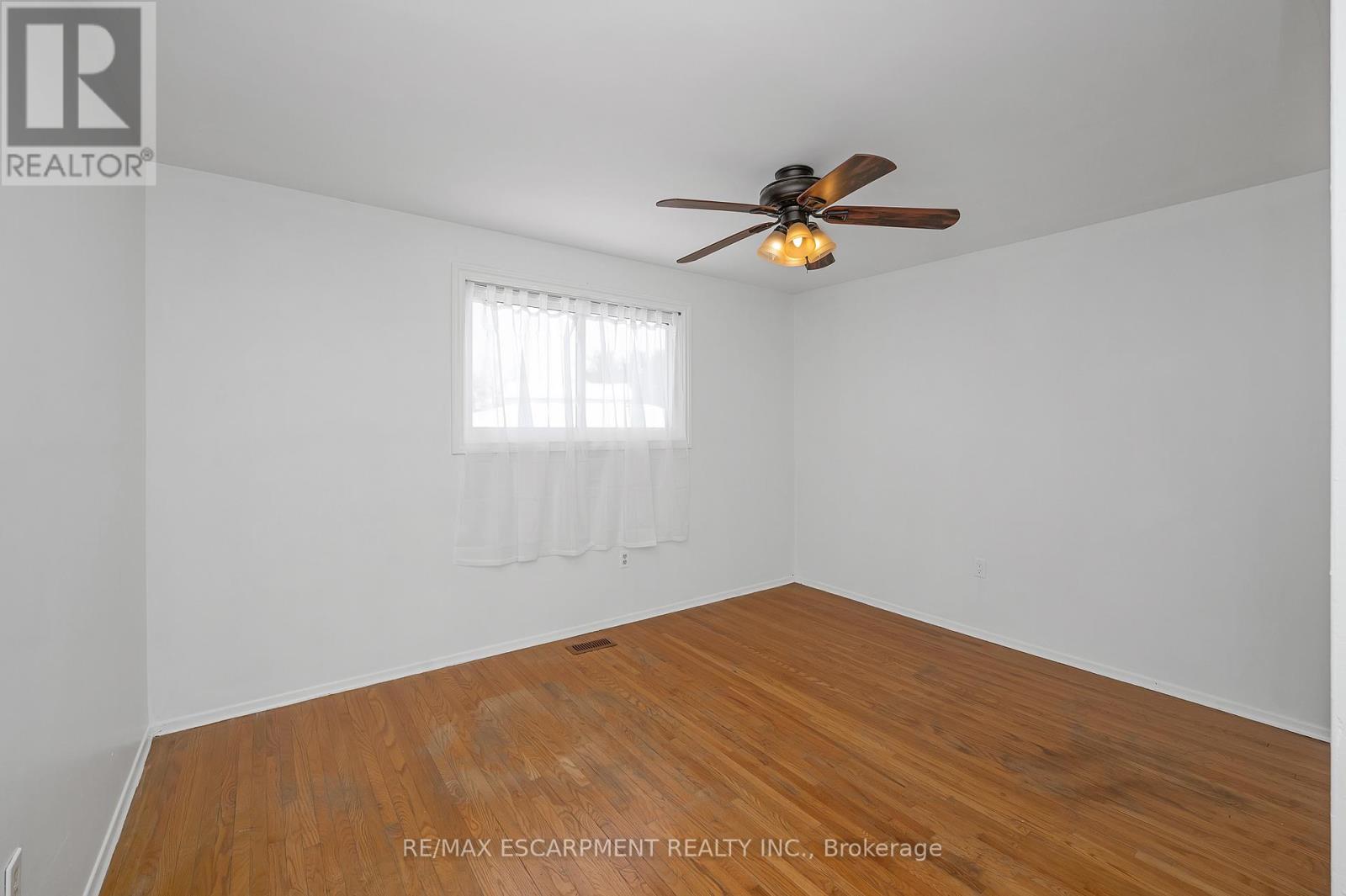Single Family House for Sale in  LAVINA CRESCENT Hamilton (Mountview) 