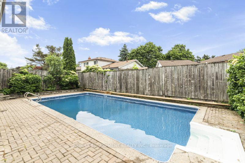Single Family House for Sale in  LAVINA CRESCENT Hamilton (Mountview) 