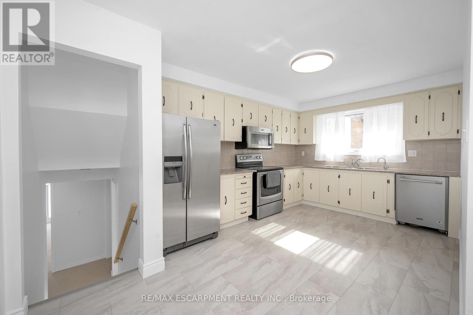 Single Family House for Sale in  LAVINA CRESCENT Hamilton (Mountview) 
