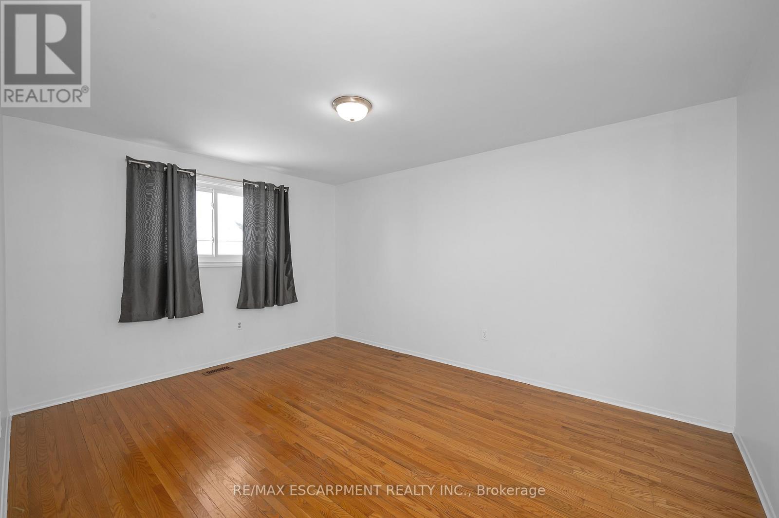 Single Family House for Sale in  LAVINA CRESCENT Hamilton (Mountview) 
