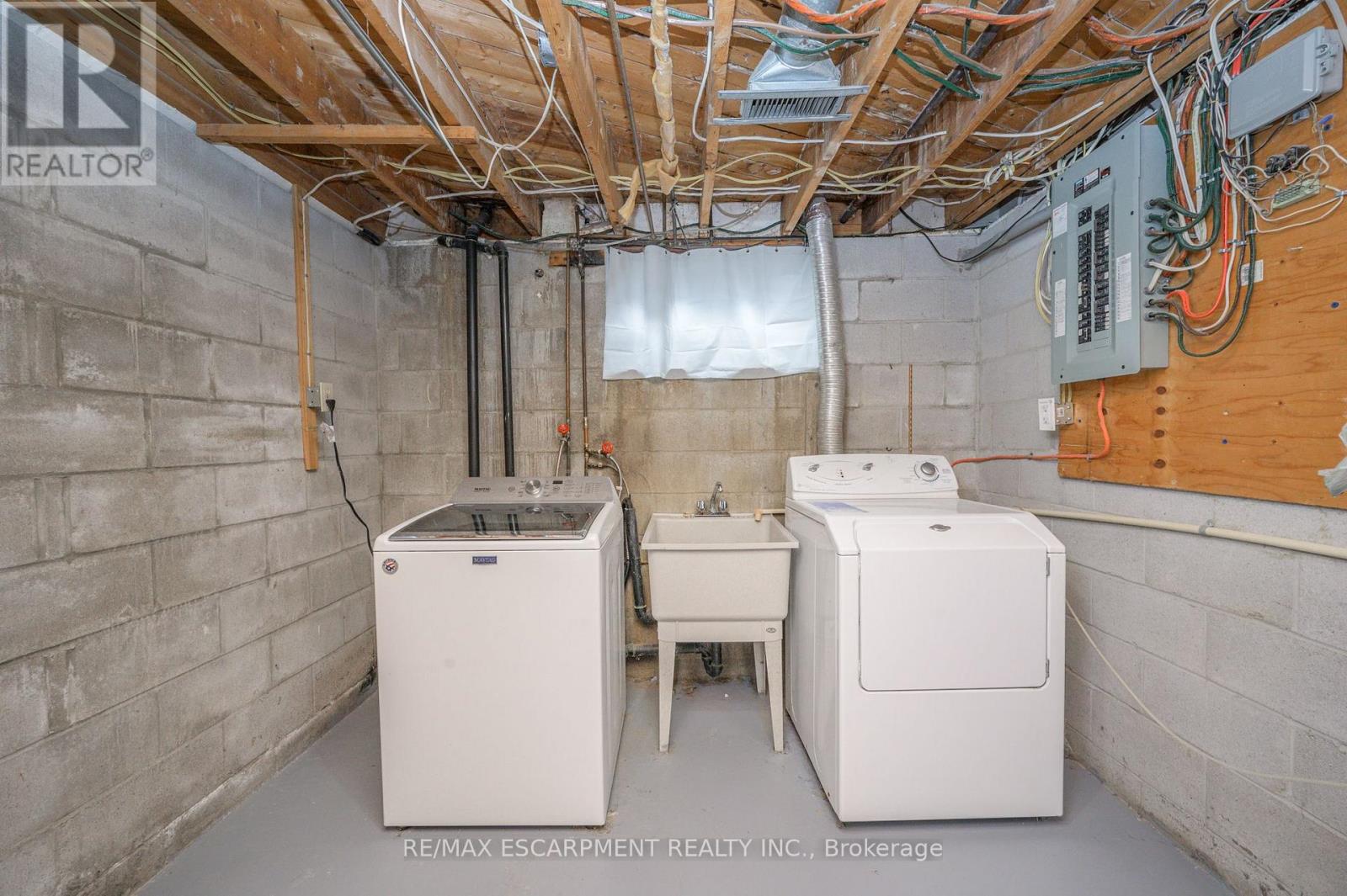 Single Family House for Sale in  LAVINA CRESCENT Hamilton (Mountview) 