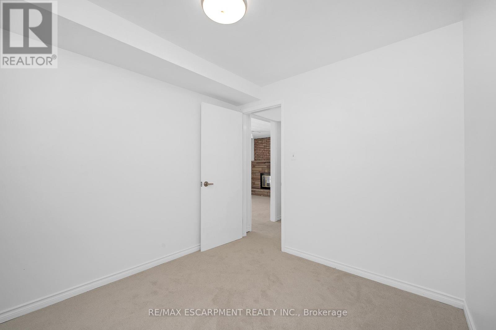 Single Family House for Sale in  LAVINA CRESCENT Hamilton (Mountview) 