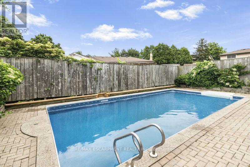 Single Family House for Sale in  LAVINA CRESCENT Hamilton (Mountview) 