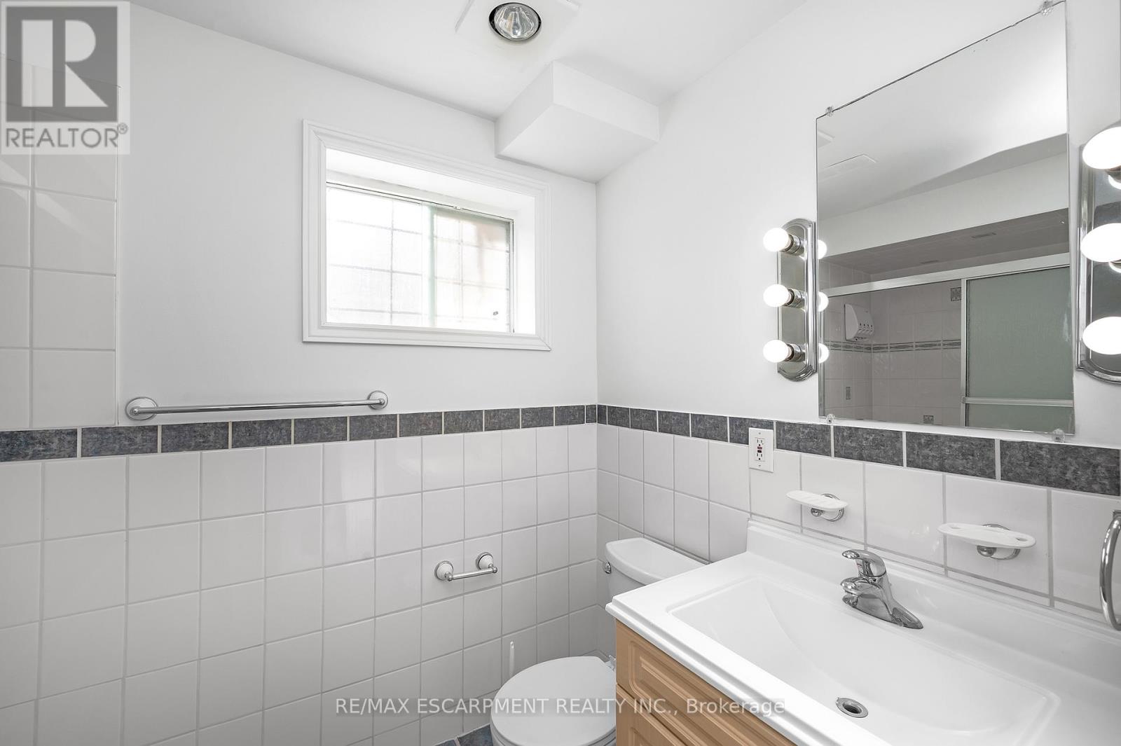 Single Family House for Sale in  LAVINA CRESCENT Hamilton (Mountview) 