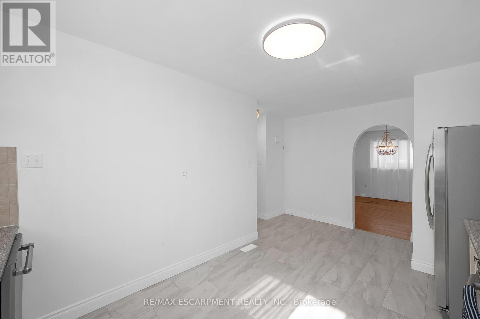 Single Family House for Sale in  LAVINA CRESCENT Hamilton (Mountview) 