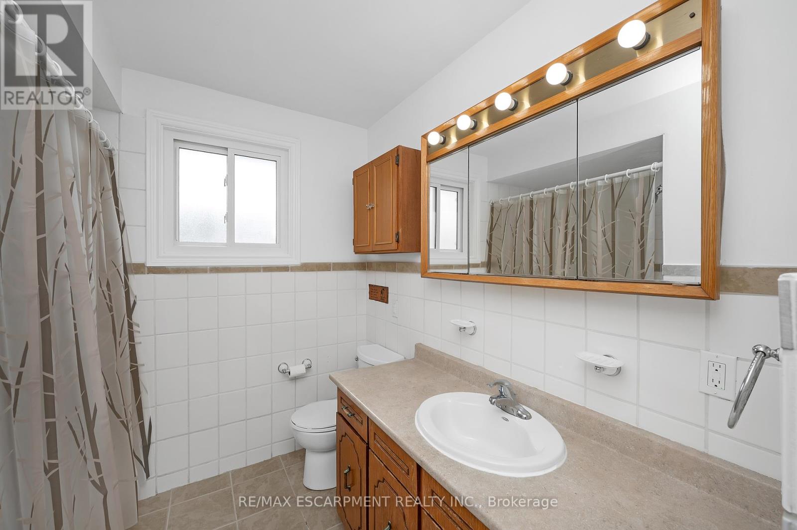 Single Family House for Sale in  LAVINA CRESCENT Hamilton (Mountview) 