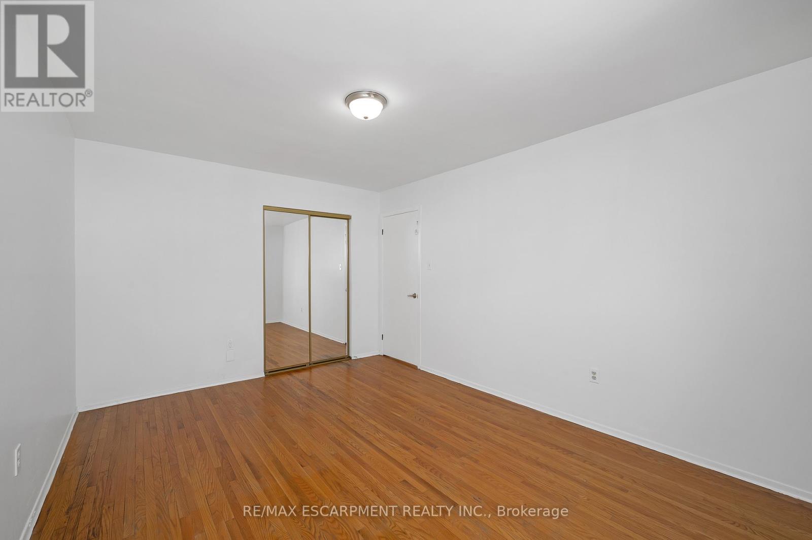 Single Family House for Sale in  LAVINA CRESCENT Hamilton (Mountview) 