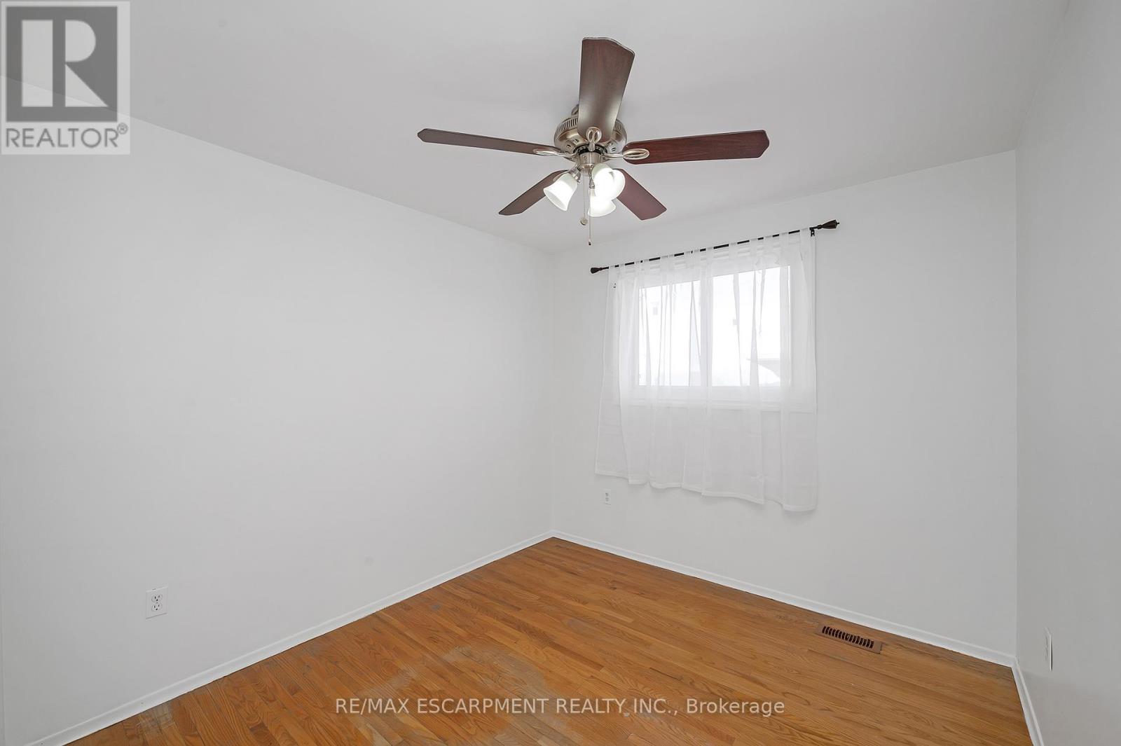 Single Family House for Sale in  LAVINA CRESCENT Hamilton (Mountview) 