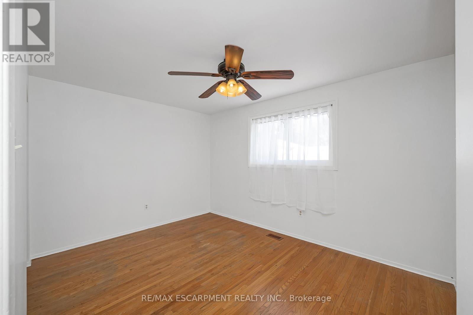 Single Family House for Sale in  LAVINA CRESCENT Hamilton (Mountview) 