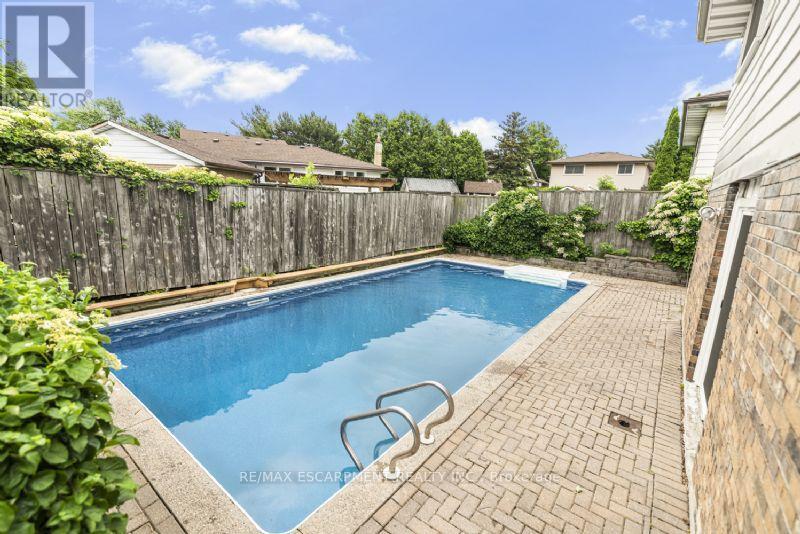 Single Family House for Sale in  LAVINA CRESCENT Hamilton (Mountview) 