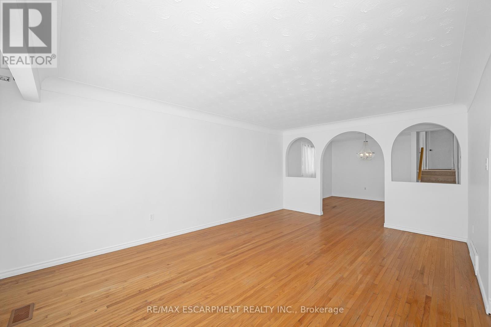 Single Family House for Sale in  LAVINA CRESCENT Hamilton (Mountview) 
