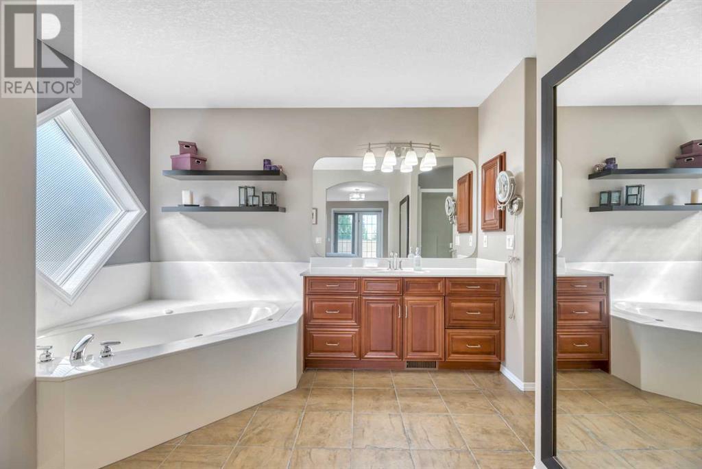 Single Family House for Sale in  Tuscany Ridge Close NW Tuscany Calgary 