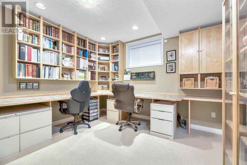 Single Family House for Sale in  Tuscany Ridge Close NW Tuscany Calgary 