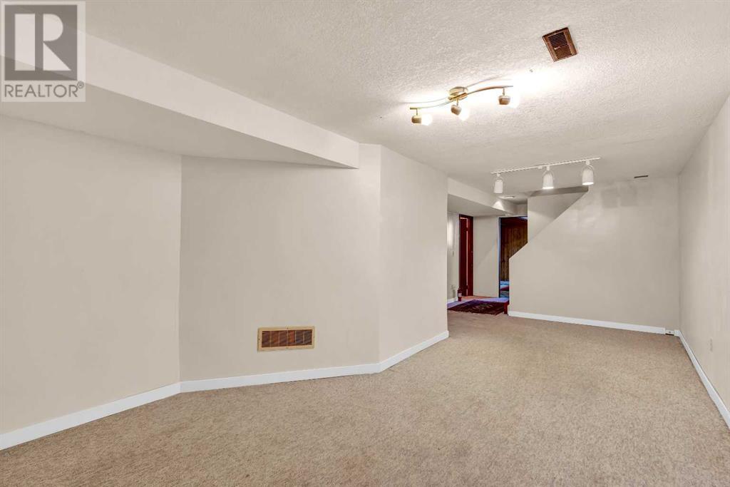 8007 Ranchview Drive NW Photo 29 - Calgary Real Estate