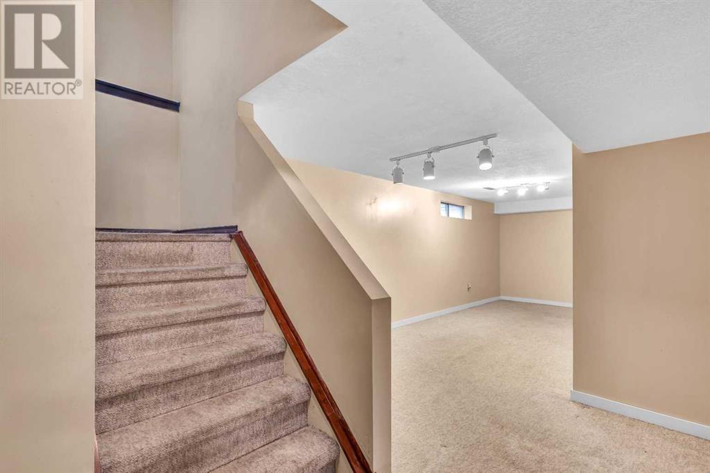 8007 Ranchview Drive NW Photo 27 - Calgary Real Estate