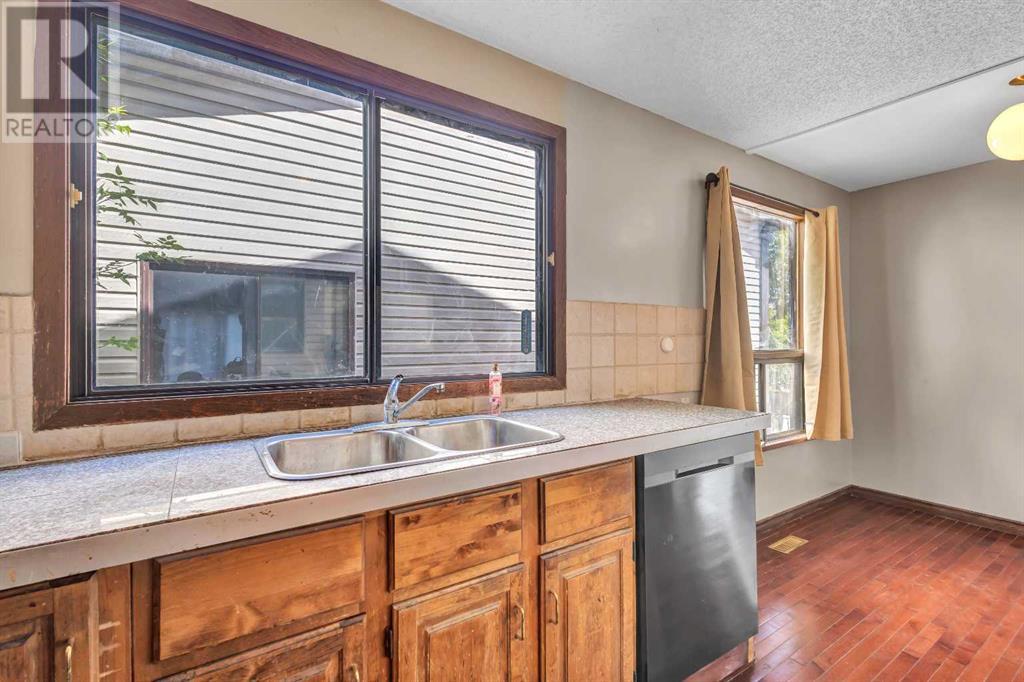 8007 Ranchview Drive NW Photo 8 - Calgary Real Estate