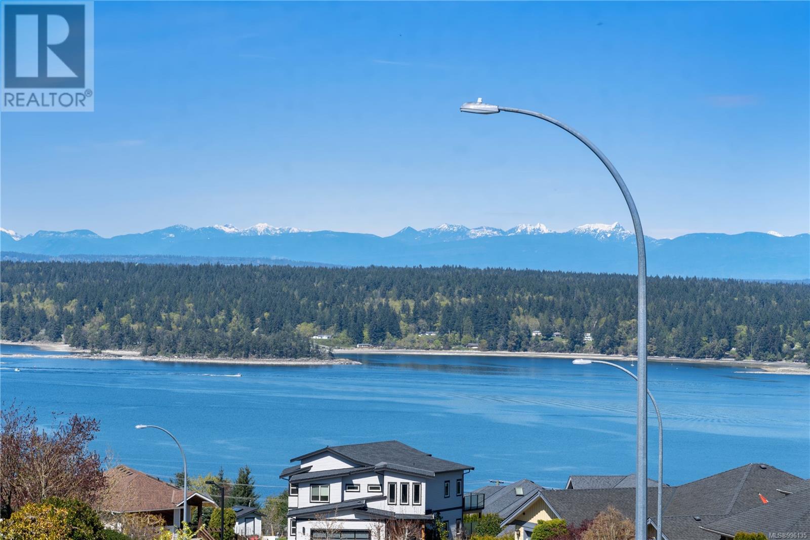 Photo 2 of 602 Steele Pl, Ladysmith BC