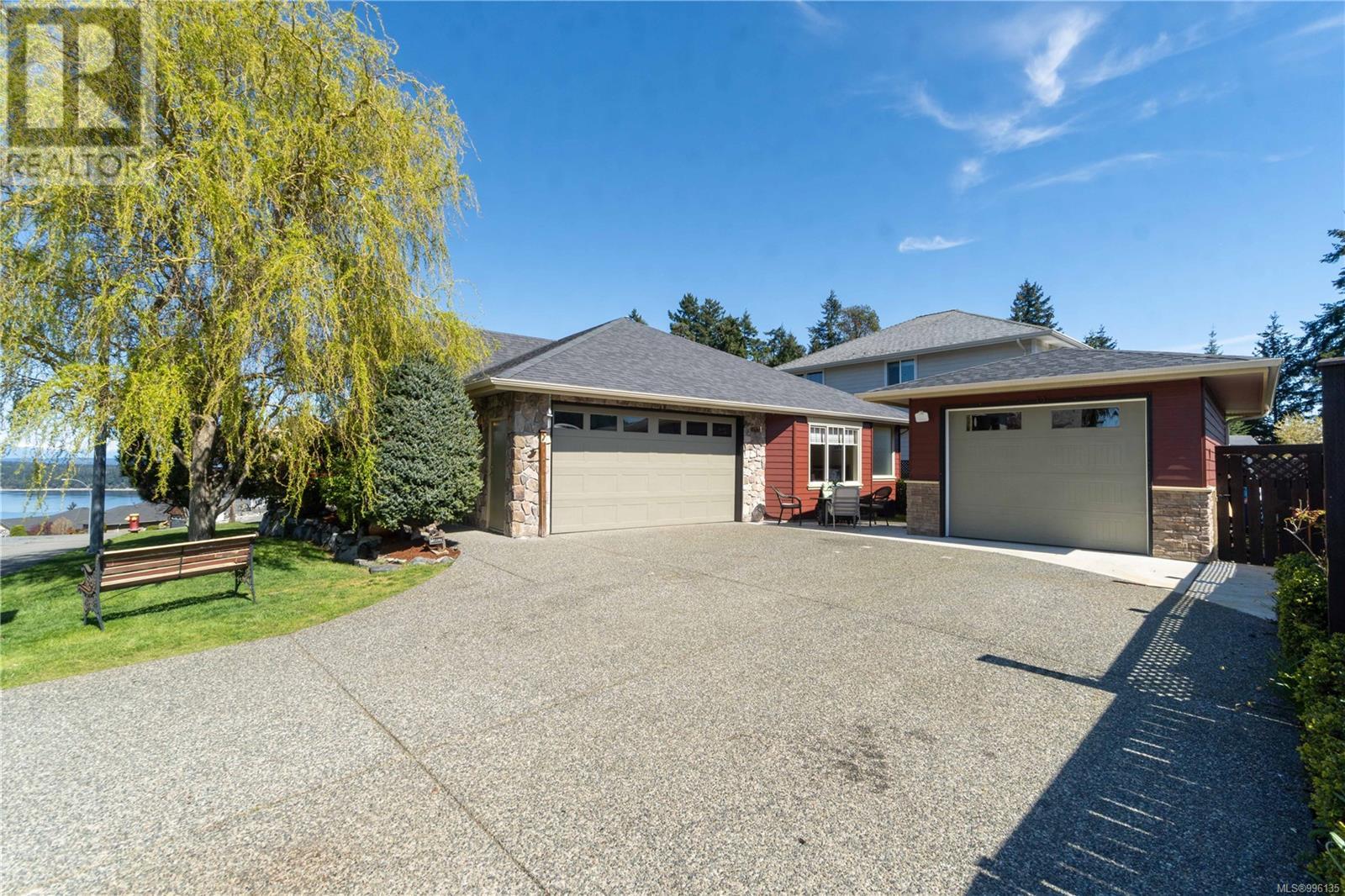 Photo 40 of 602 Steele Pl, Ladysmith BC