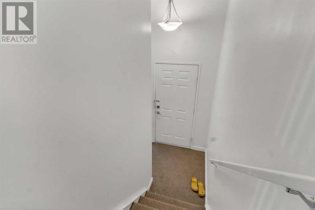 Single Family House Bi-level for Sale in  Berkley Drive NW Beddington Heights Calgary 