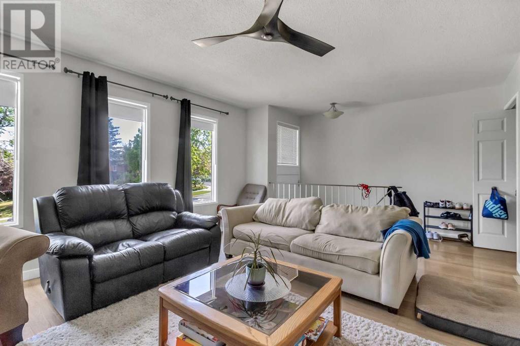 Single Family House Bi-level for Sale in  Berkley Drive NW Beddington Heights Calgary 