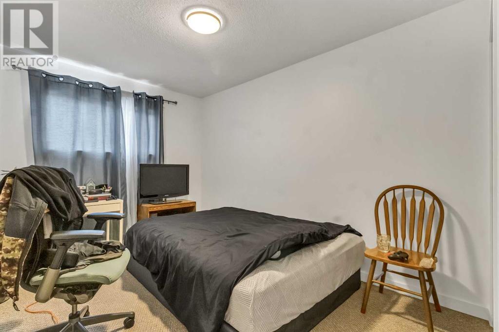 Single Family House Bi-level for Sale in  Berkley Drive NW Beddington Heights Calgary 