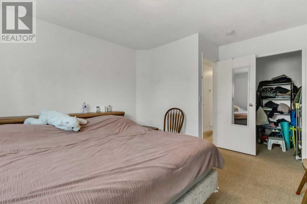 Single Family House Bi-level for Sale in  Berkley Drive NW Beddington Heights Calgary 