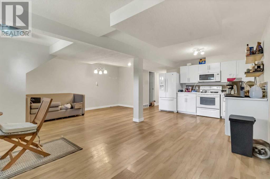 Single Family House Bi-level for Sale in  Berkley Drive NW Beddington Heights Calgary 