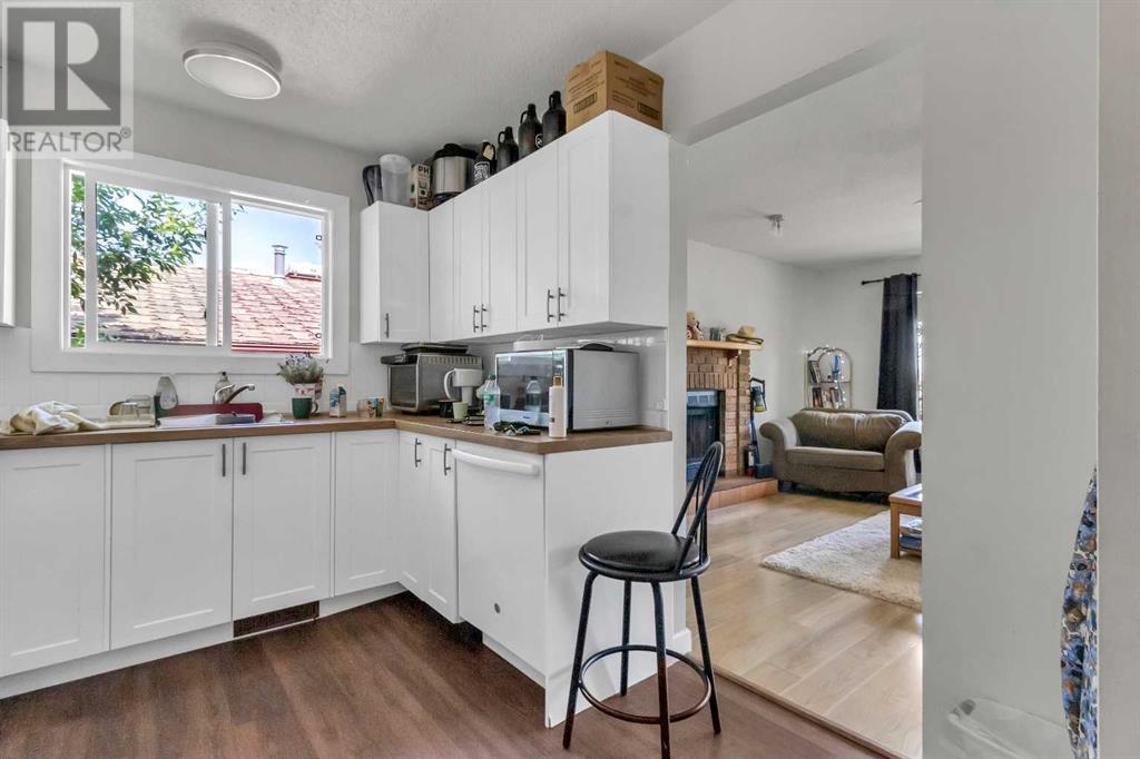 Single Family House Bi-level for Sale in  Berkley Drive NW Beddington Heights Calgary 
