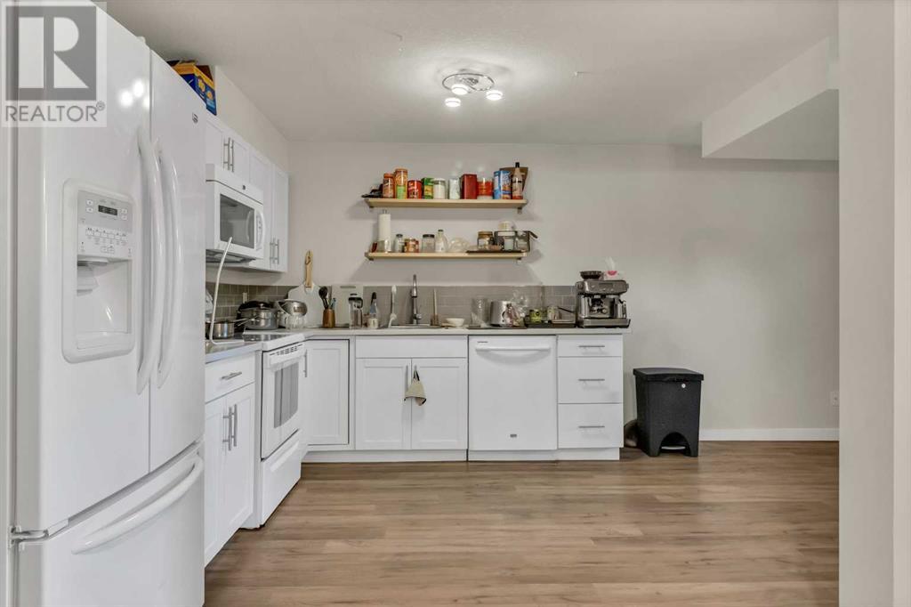 Single Family House Bi-level for Sale in  Berkley Drive NW Beddington Heights Calgary 