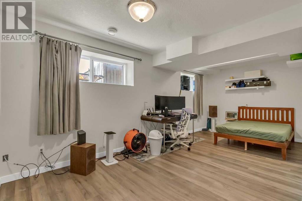 Single Family House Bi-level for Sale in  Berkley Drive NW Beddington Heights Calgary 
