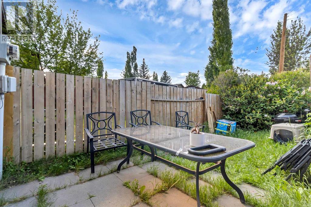 Single Family House Bi-level for Sale in  Berkley Drive NW Beddington Heights Calgary 
