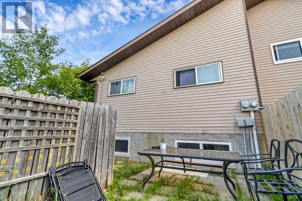 Single Family House Bi-level for Sale in  Berkley Drive NW Beddington Heights Calgary 