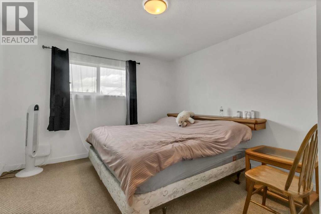 Single Family House Bi-level for Sale in  Berkley Drive NW Beddington Heights Calgary 