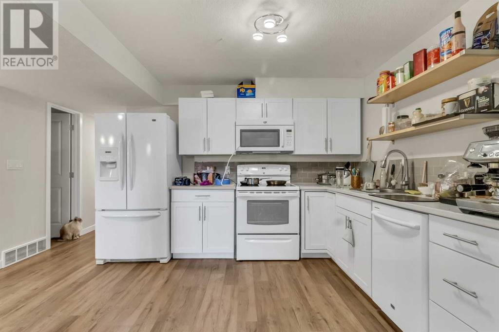 Single Family House Bi-level for Sale in  Berkley Drive NW Beddington Heights Calgary 