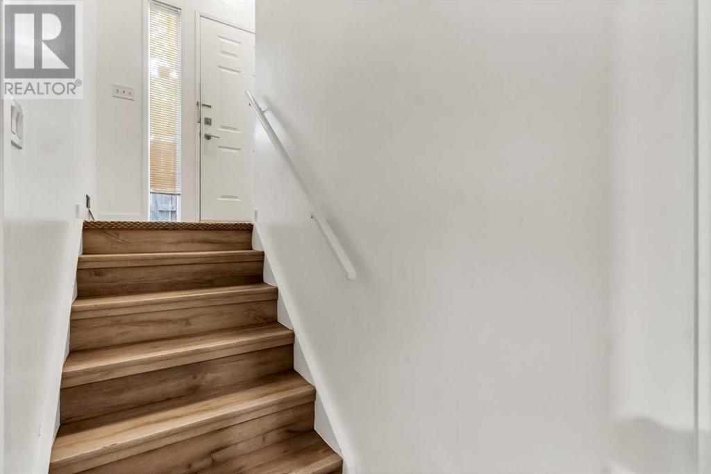 Single Family House Bi-level for Sale in  Berkley Drive NW Beddington Heights Calgary 