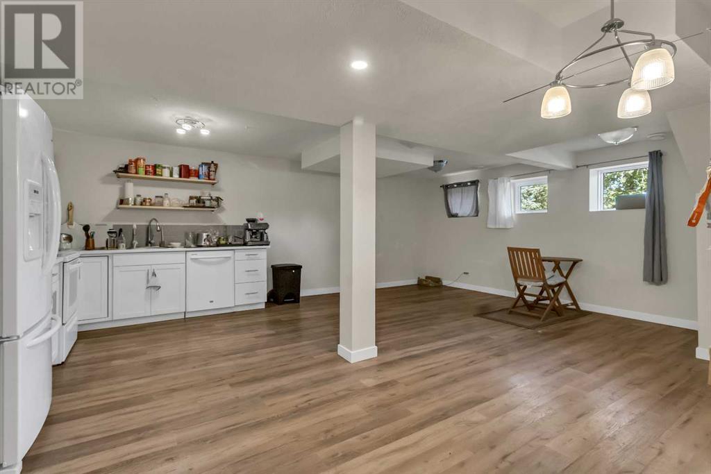 Single Family House Bi-level for Sale in  Berkley Drive NW Beddington Heights Calgary 