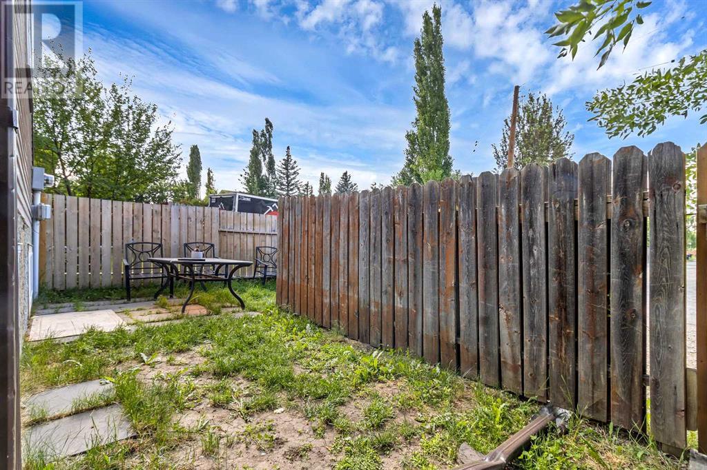 Single Family House Bi-level for Sale in  Berkley Drive NW Beddington Heights Calgary 